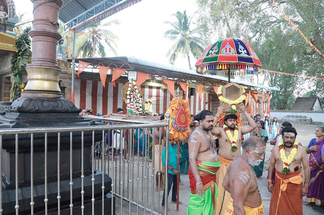 Sacred Thirumurai Pezhai Procession by Siva Muralidharan Ragaveshvarar Temple, Derisanamcope | 14-01-2026